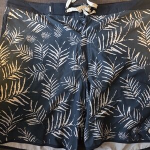 Vuori Leaf Print Shorts - Unlined, Mens XL